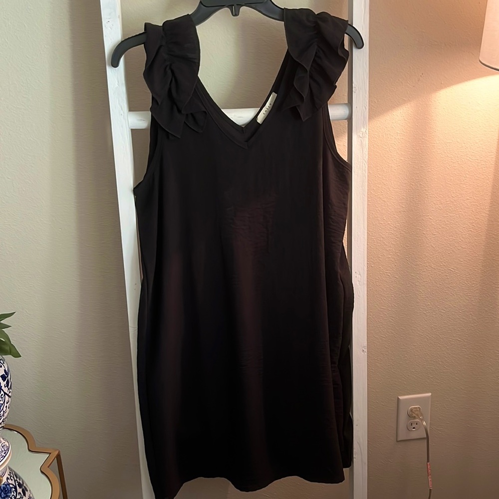 Black, 100% polyester, size medium
